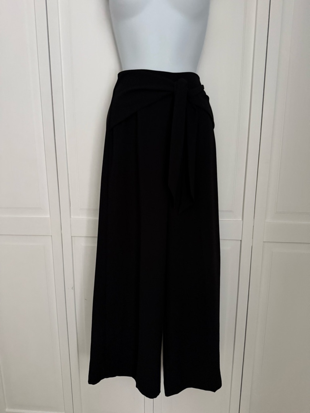 Wide Leg, Cropped Black Pants - zipper w/ tie-waist detail - EXPRESS - 00